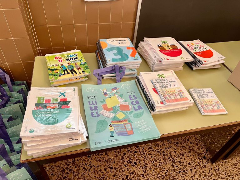 Lliurament de llibres i agendes